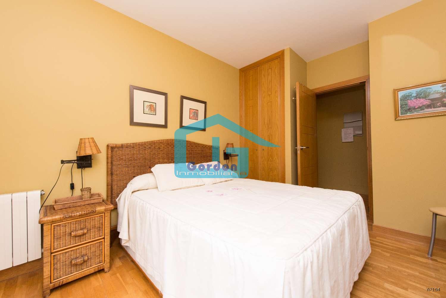 Flat for Sale in Grove, O
