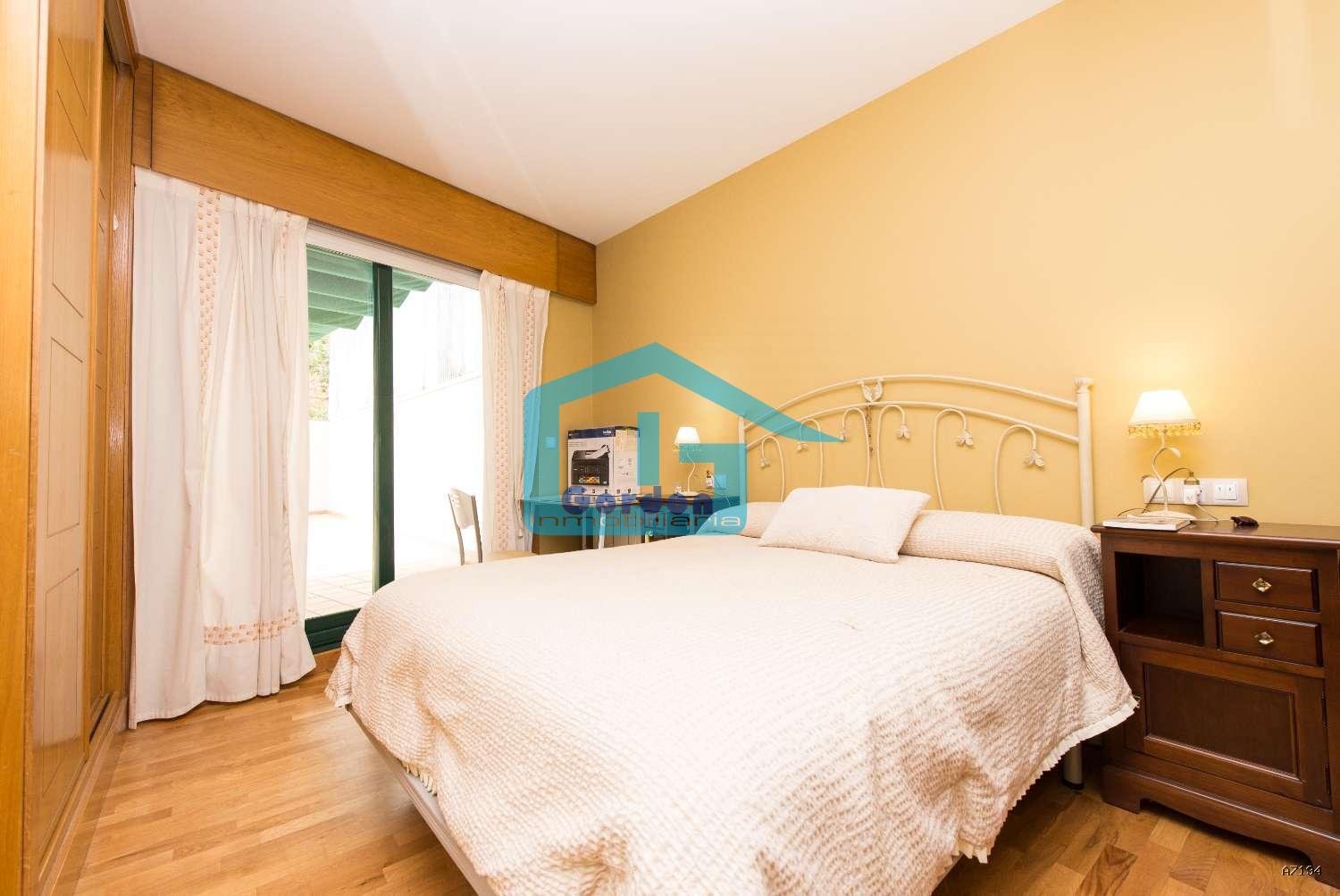 Flat for Sale in Grove, O