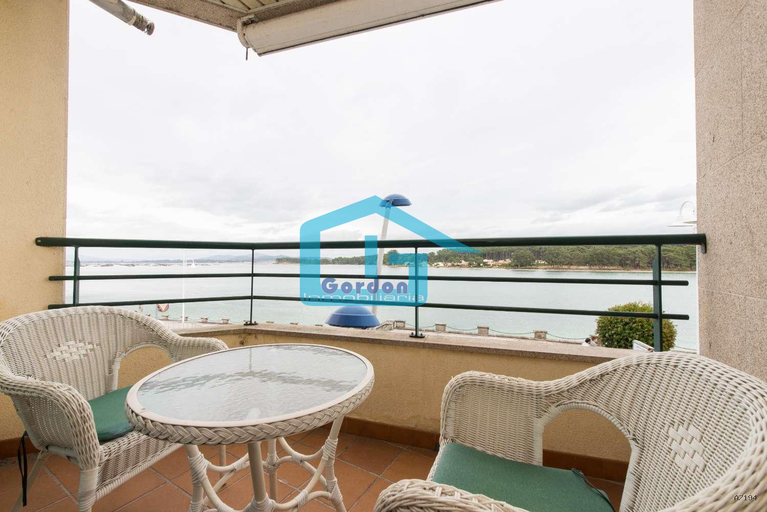 Flat for Sale in Grove, O