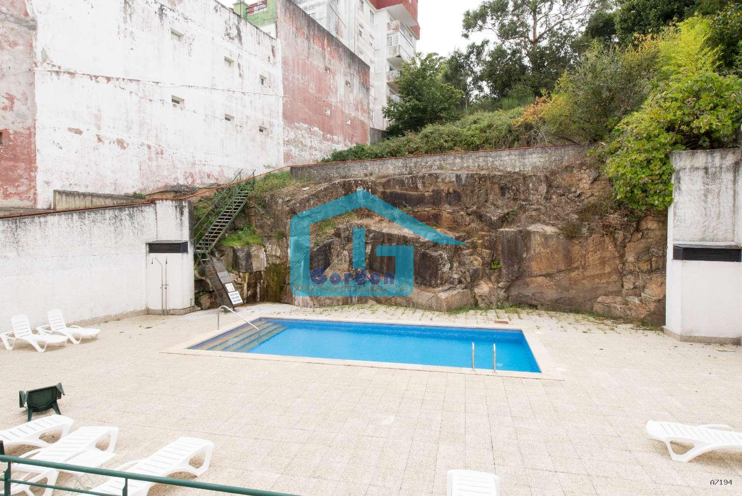 Flat for Sale in Grove, O