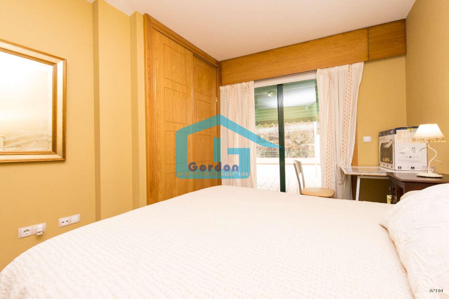 Flat for Sale in Grove, O