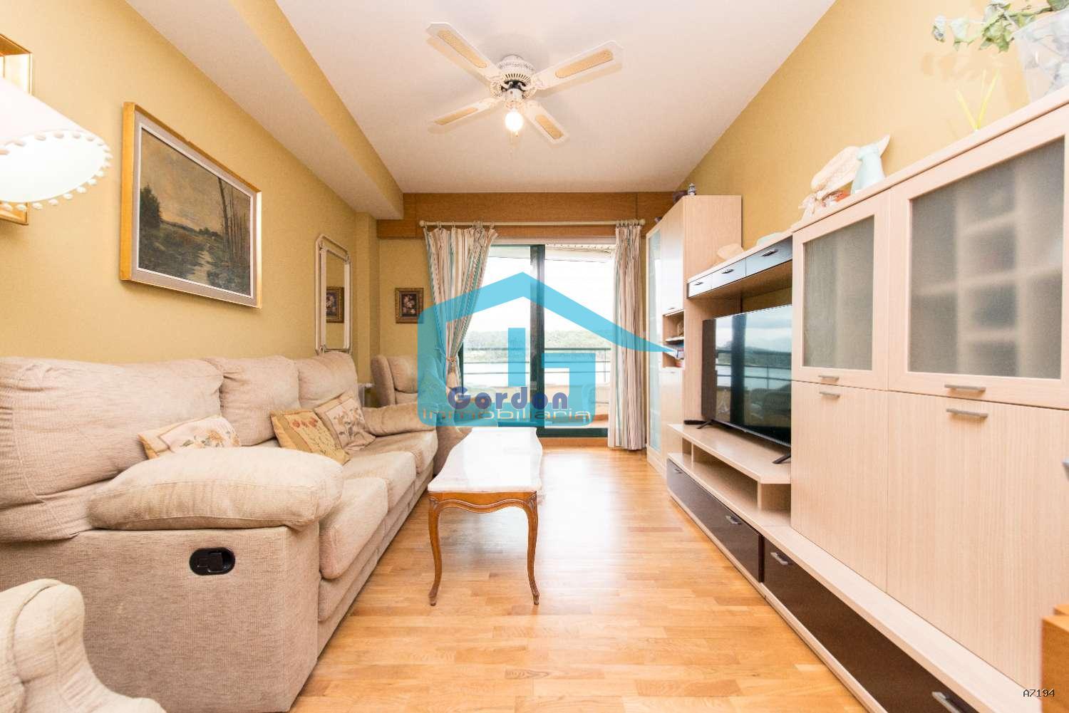 Flat for Sale in Grove, O