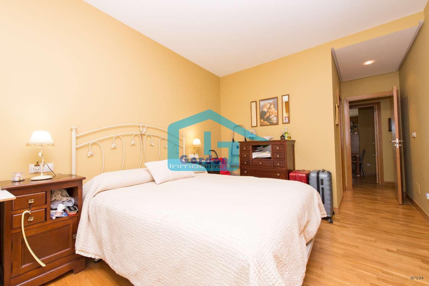 Flat for Sale in Grove, O