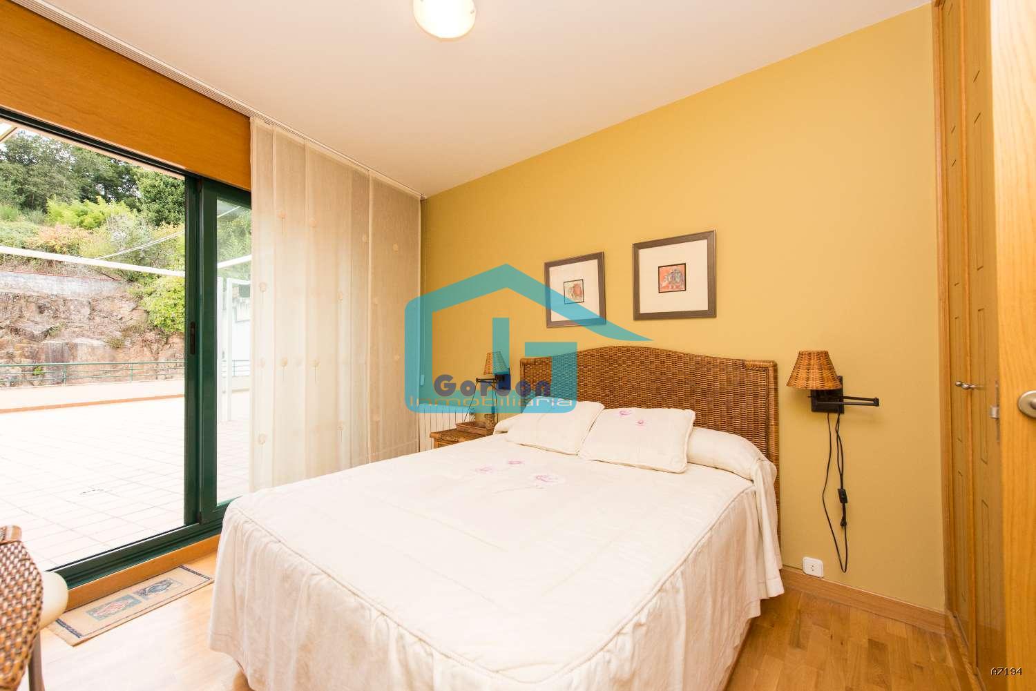 Flat for Sale in Grove, O