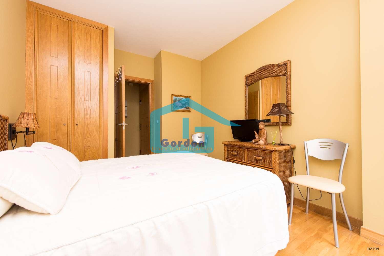 Flat for Sale in Grove, O