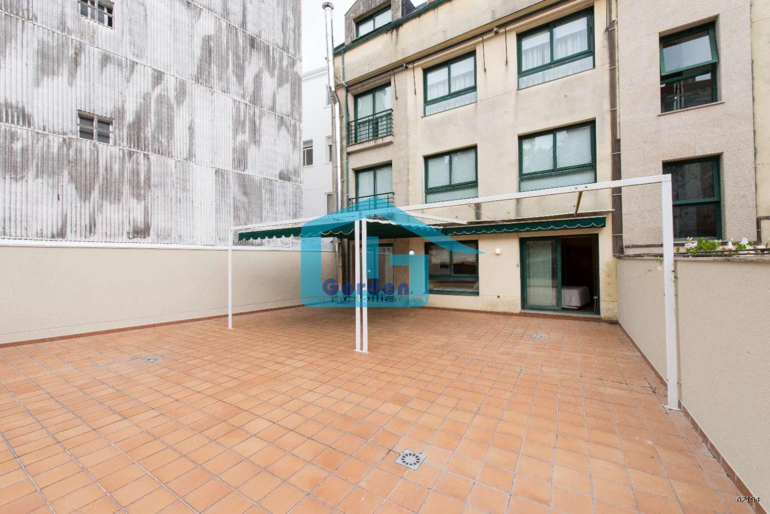 Flat for Sale in Grove, O