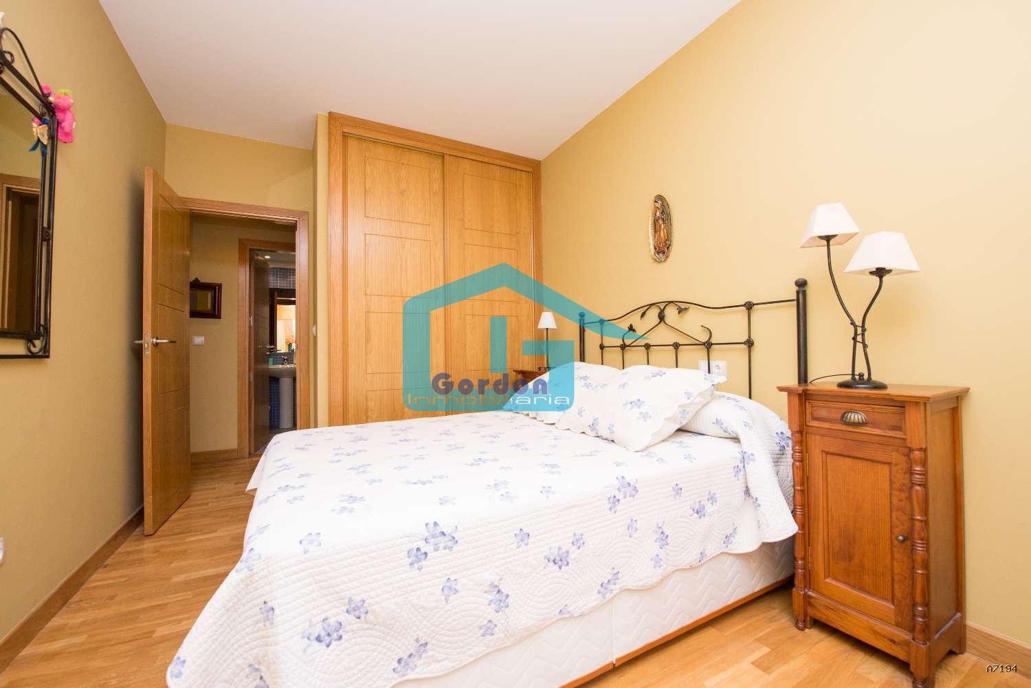 Flat for Sale in Grove, O