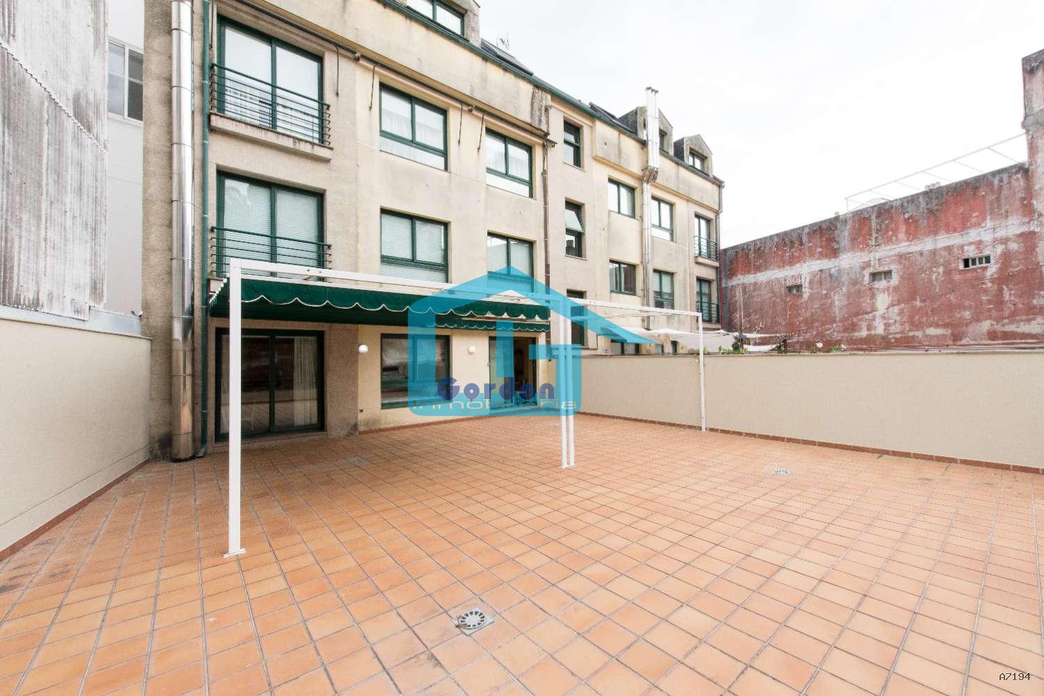 Flat for Sale in Grove, O