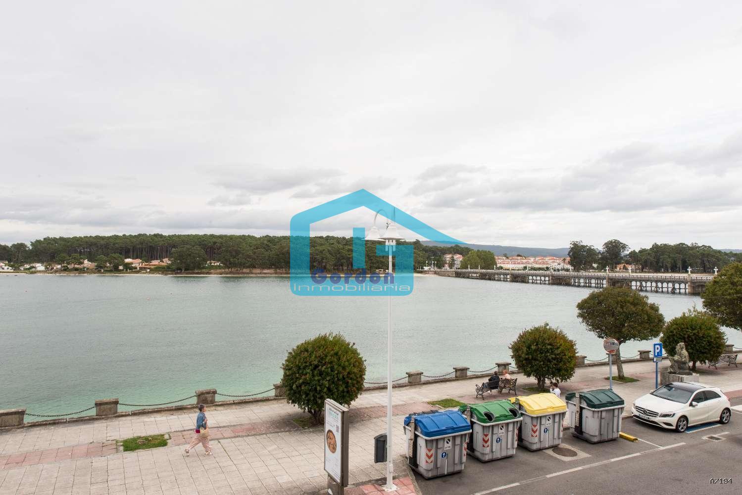 Flat for Sale in Grove, O