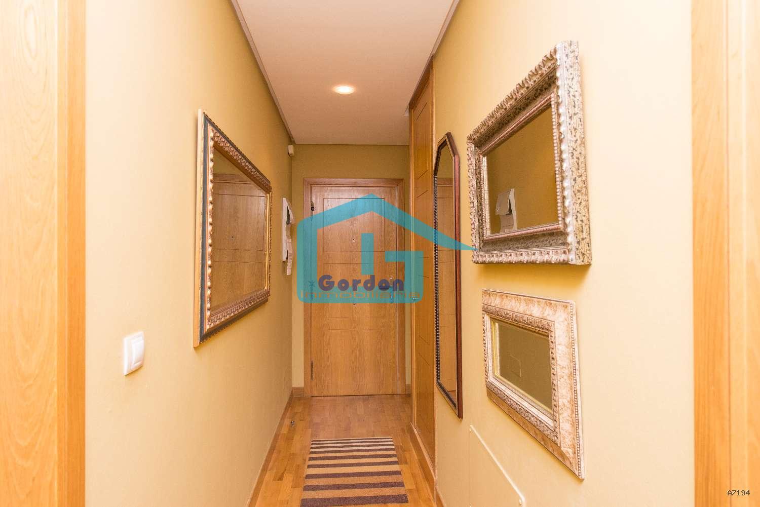 Flat for Sale in Grove, O