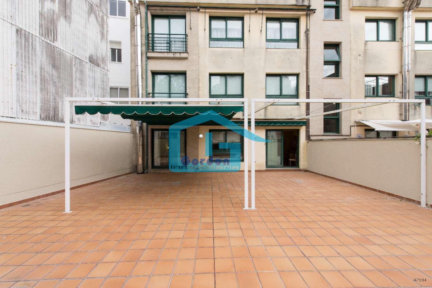 Flat for Sale in Grove, O