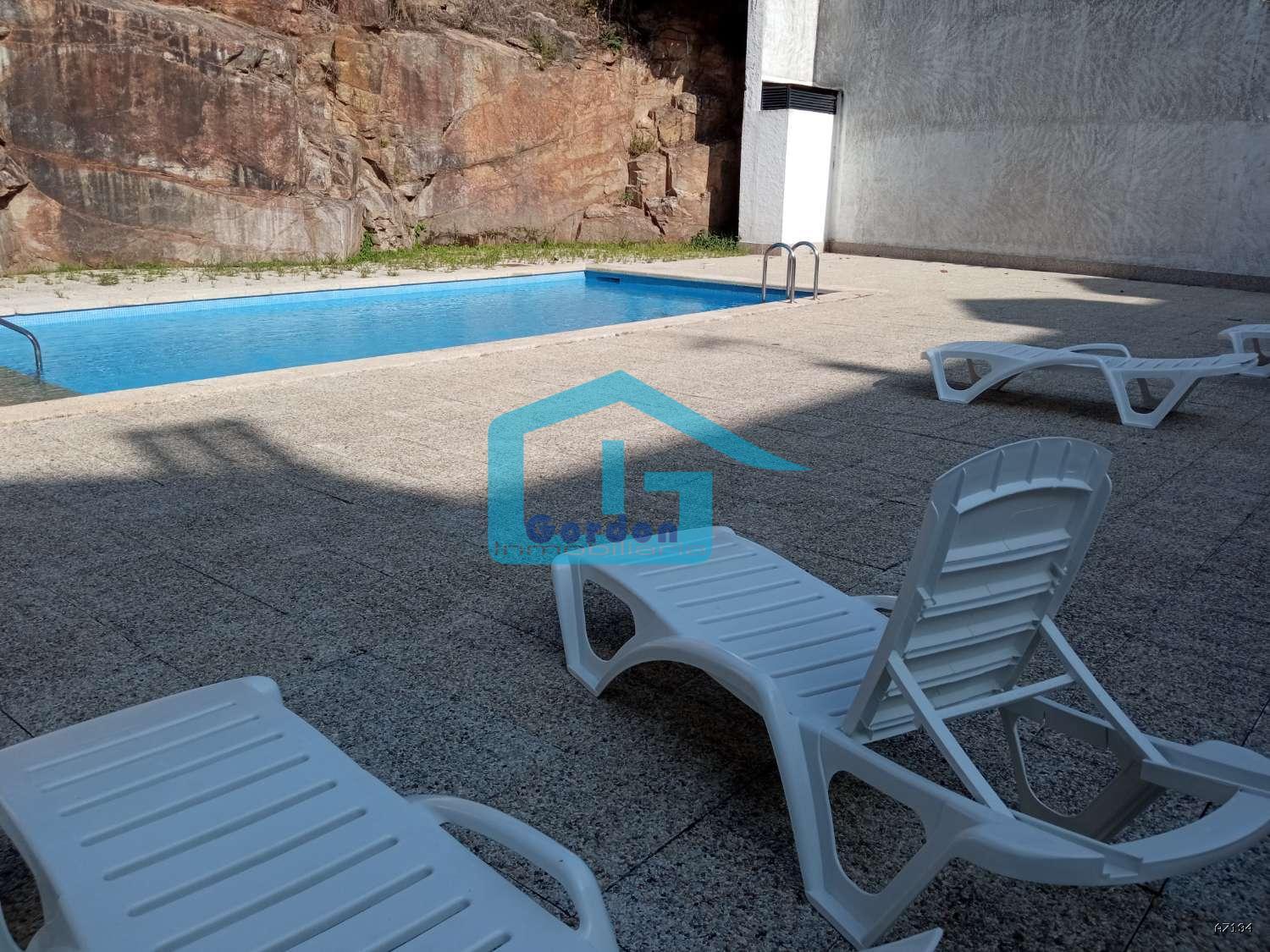 Flat for Sale in Grove, O