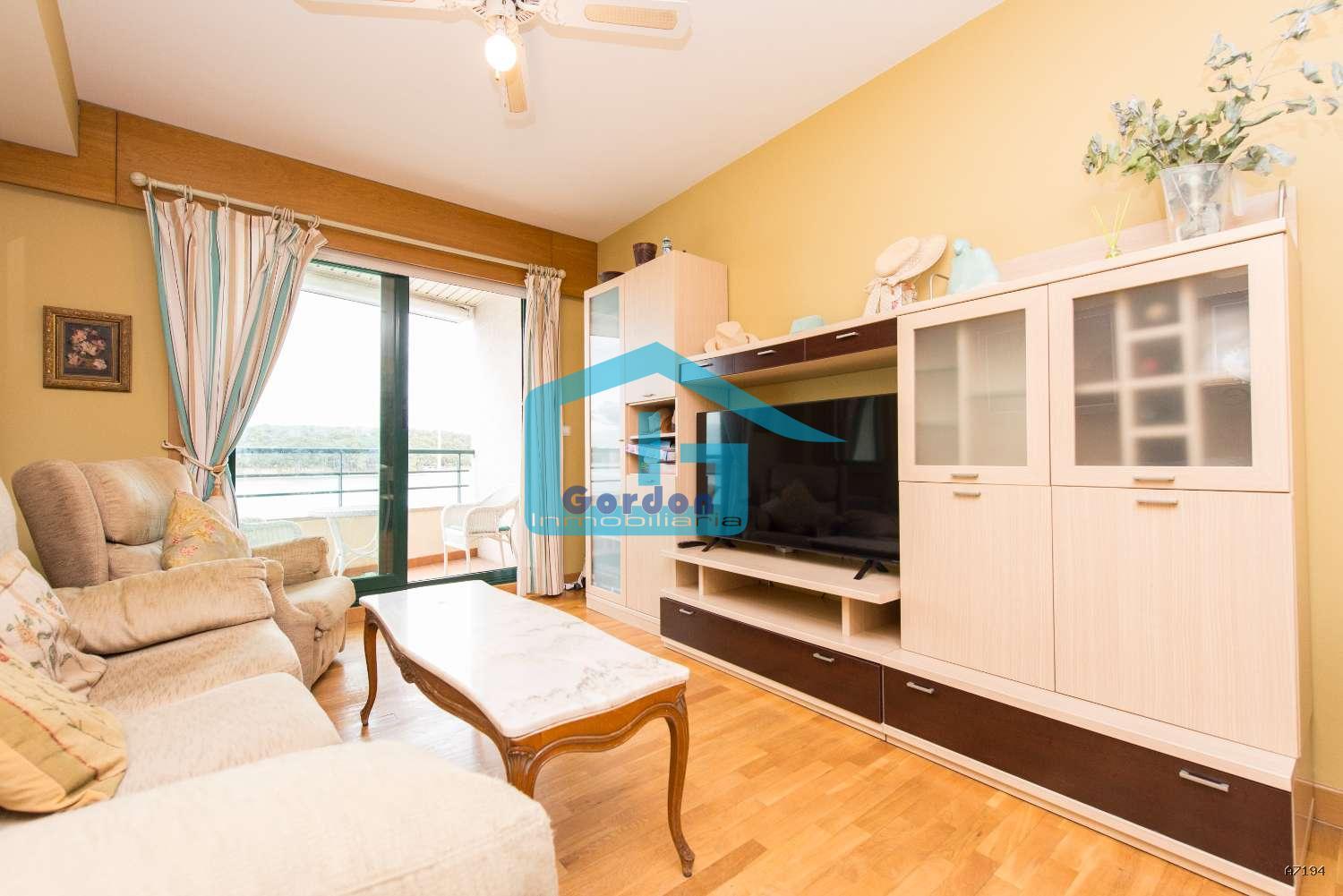 Flat for Sale in Grove, O