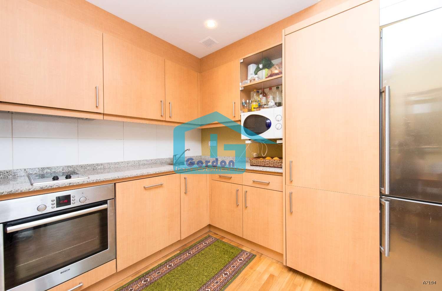Flat for Sale in Grove, O