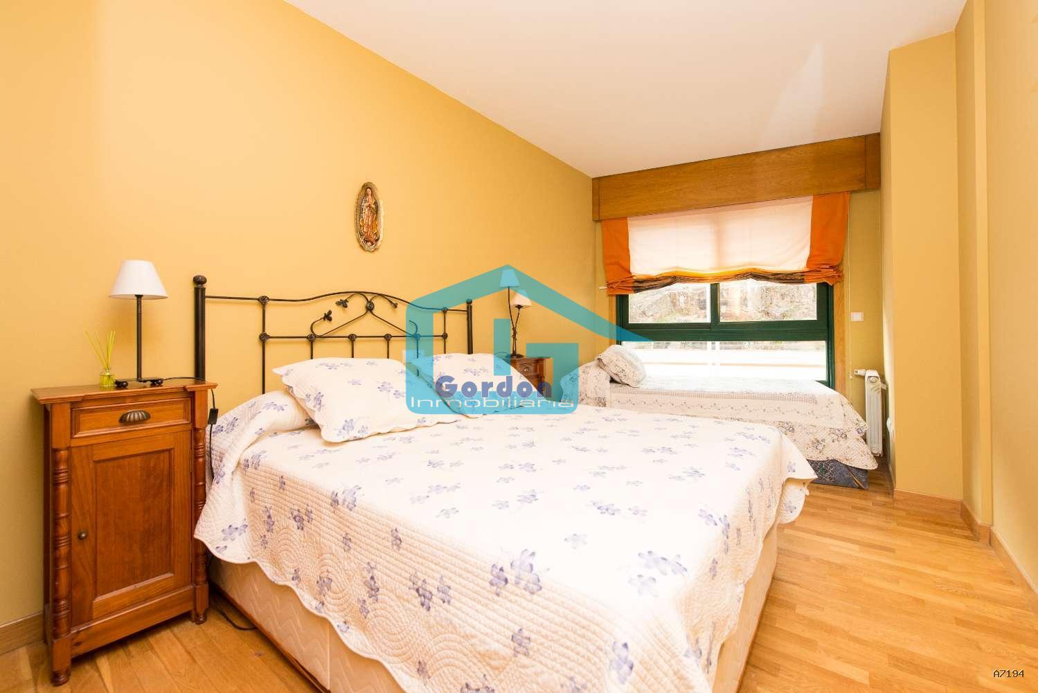 Flat for Sale in Grove, O