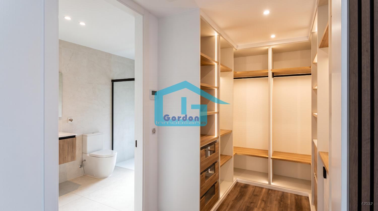 Chalet for Sale in Sanxenxo
