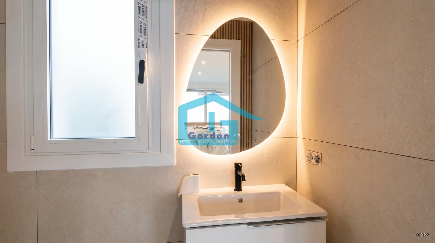 Chalet for Sale in Sanxenxo