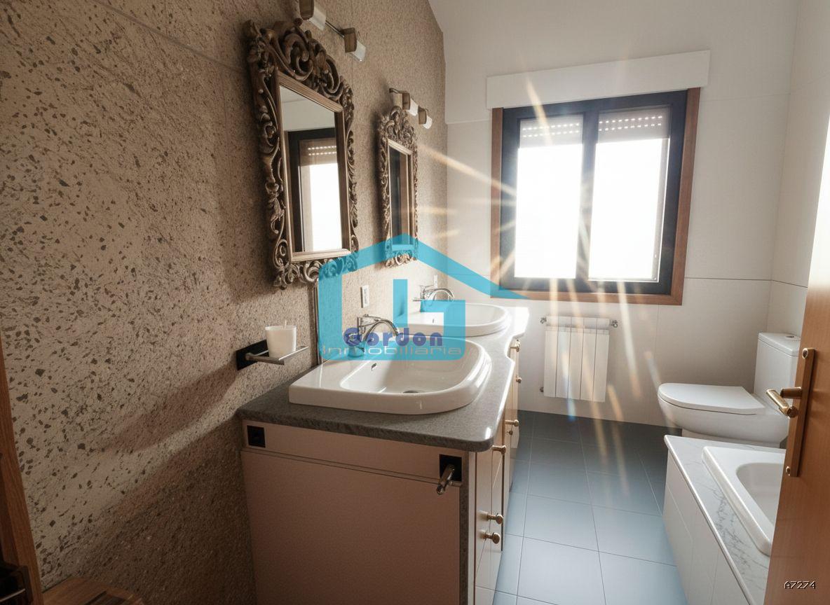 Chalet for Sale in Sanxenxo