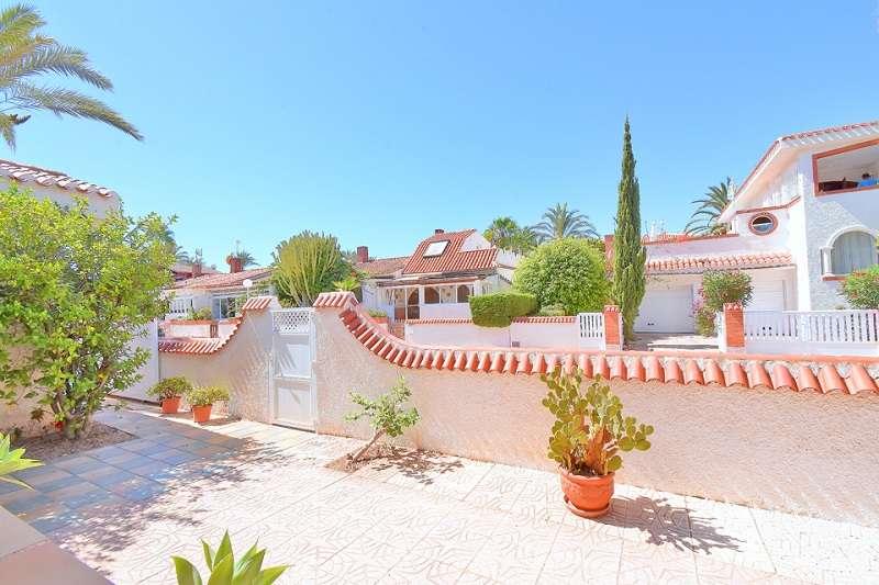 Villa for Sale in Cartagena