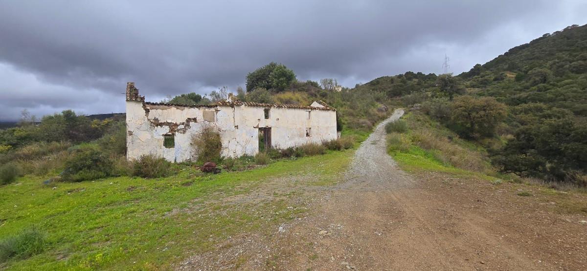 Plot for Sale in Benahavís