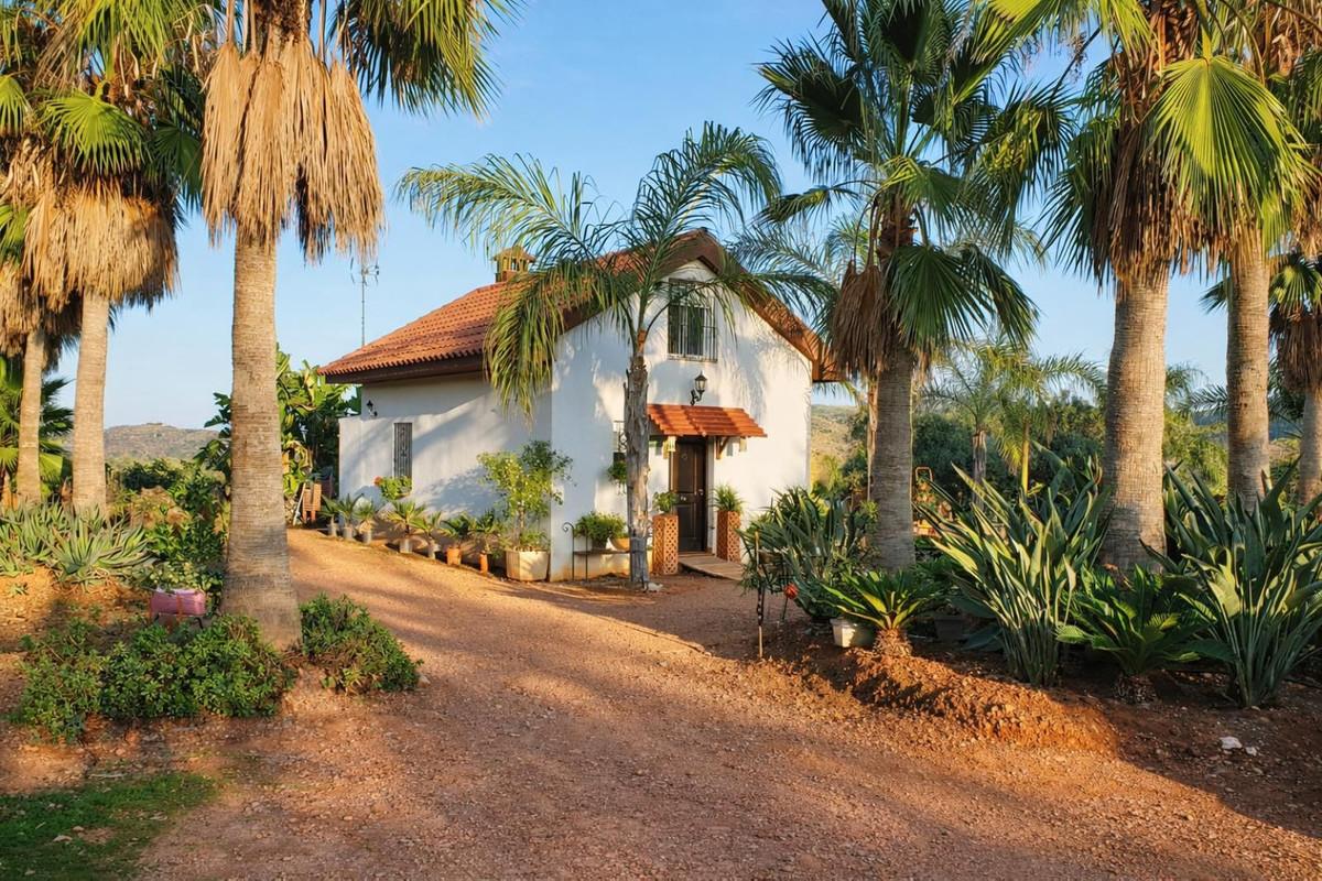 Villa for Sale in Guaro