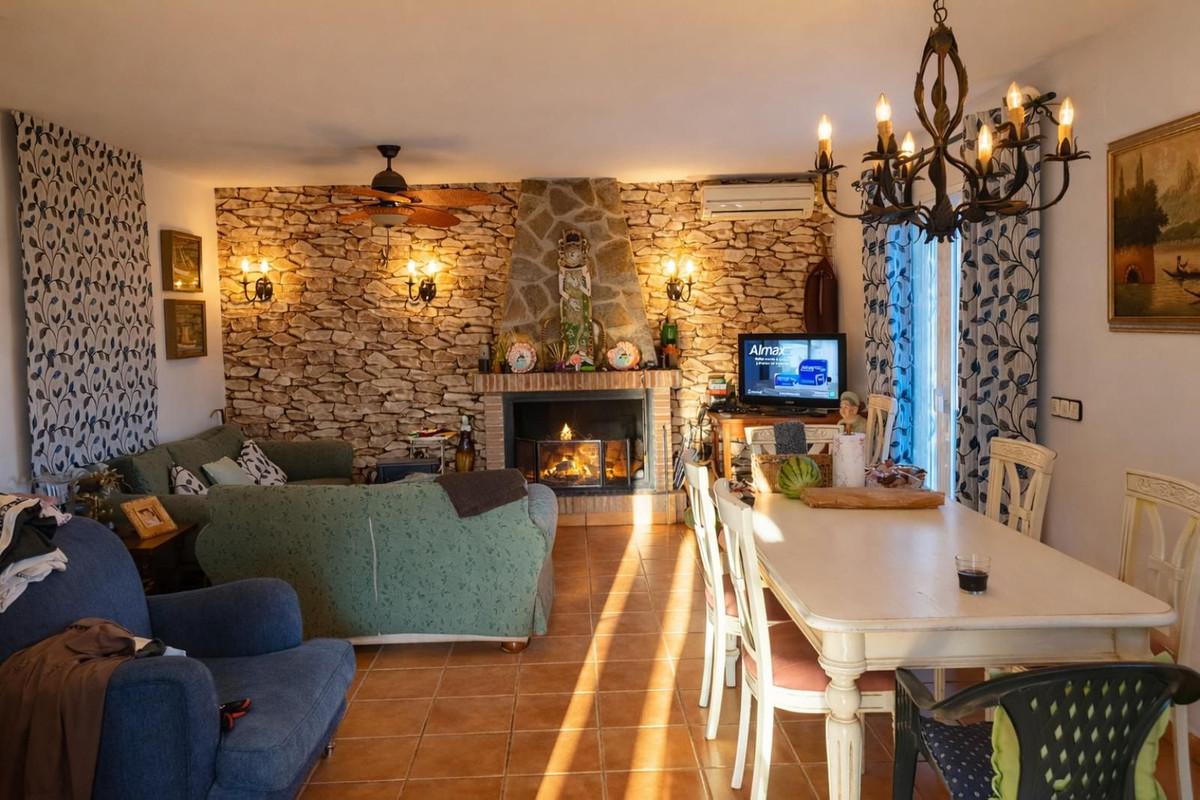 Villa for Sale in Guaro