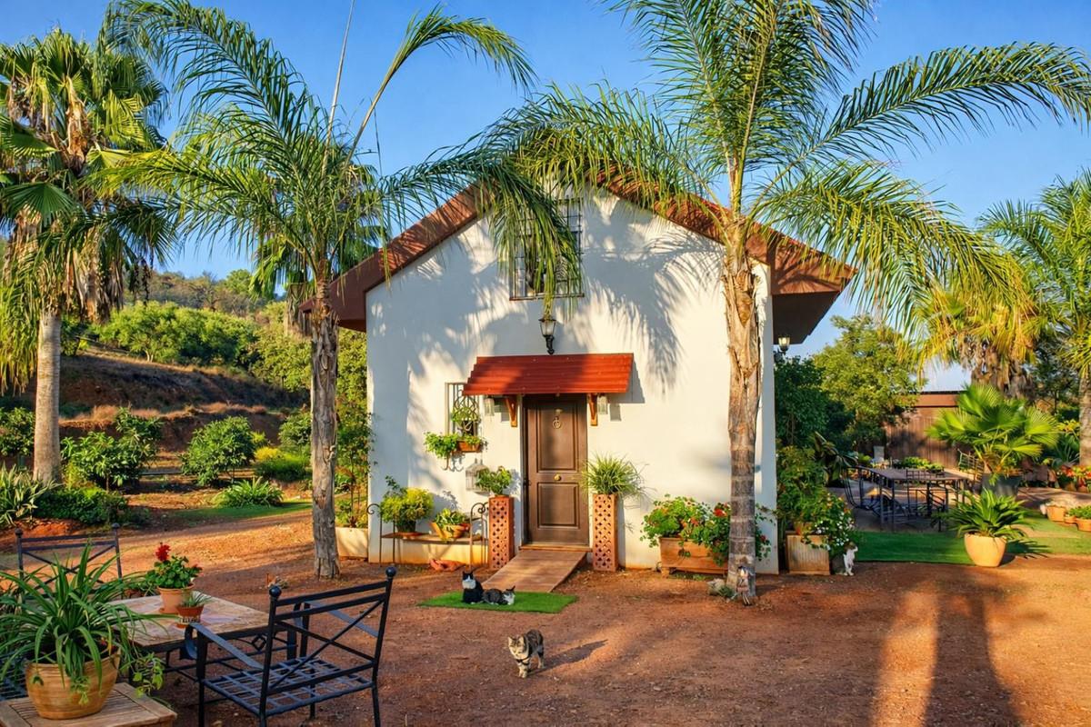 Villa for Sale in Guaro