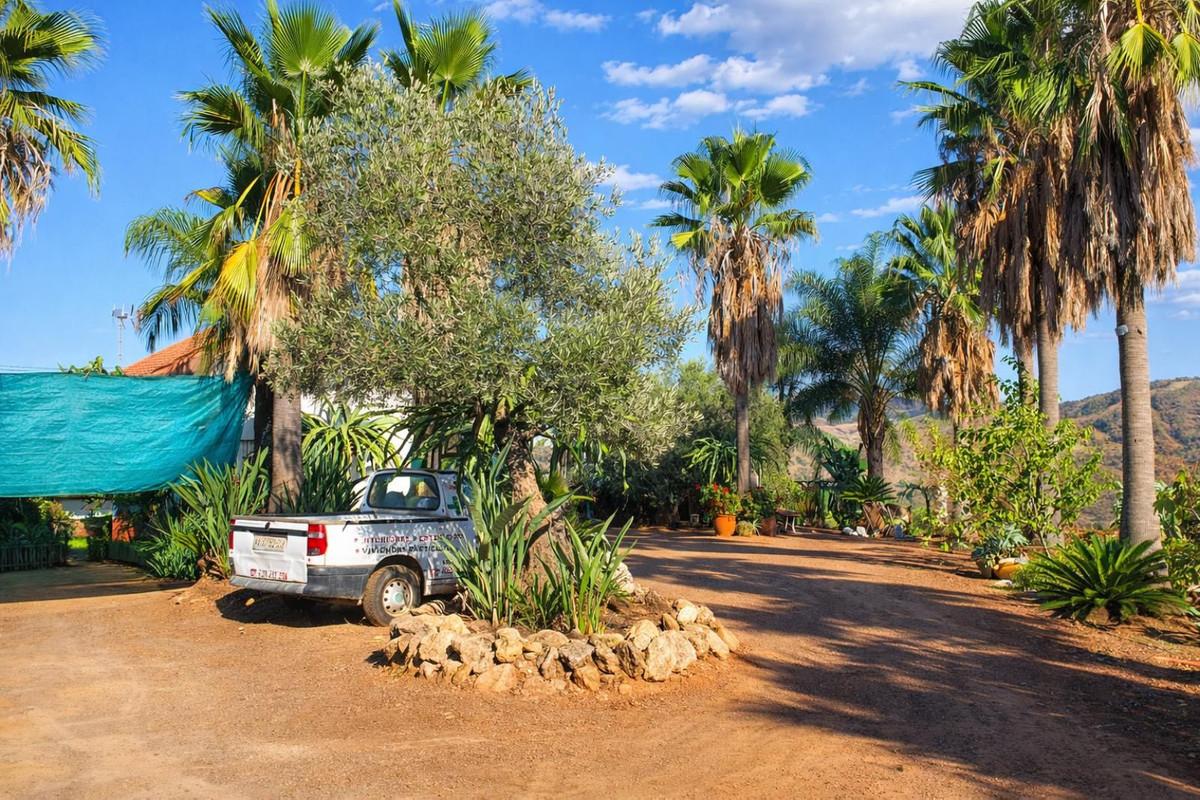 Villa for Sale in Guaro