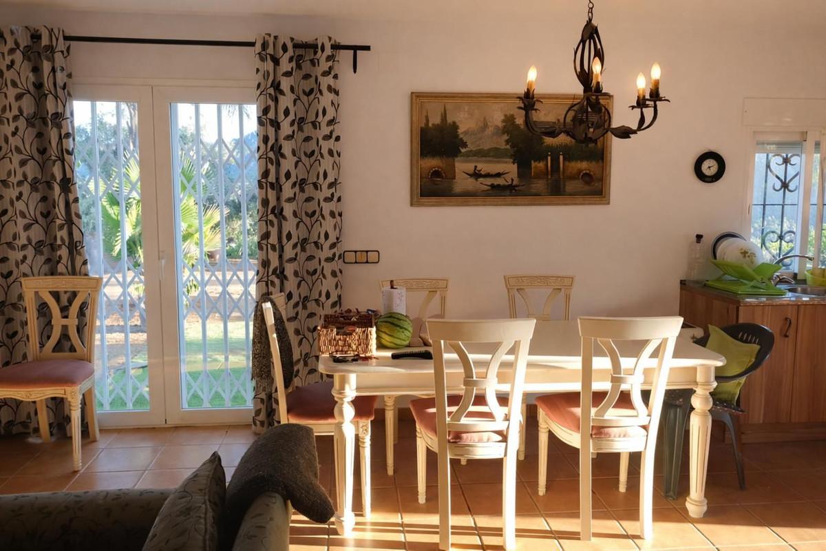 Villa for Sale in Guaro