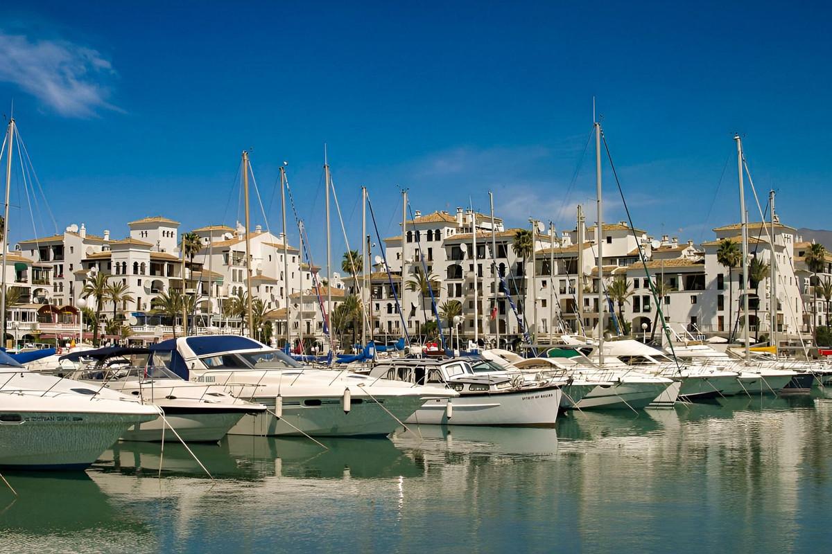 Apartment for Holiday Rental in Manilva