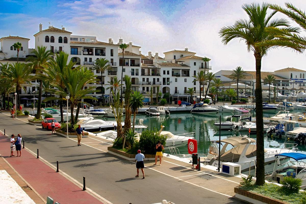 Apartment for Holiday Rental in Manilva