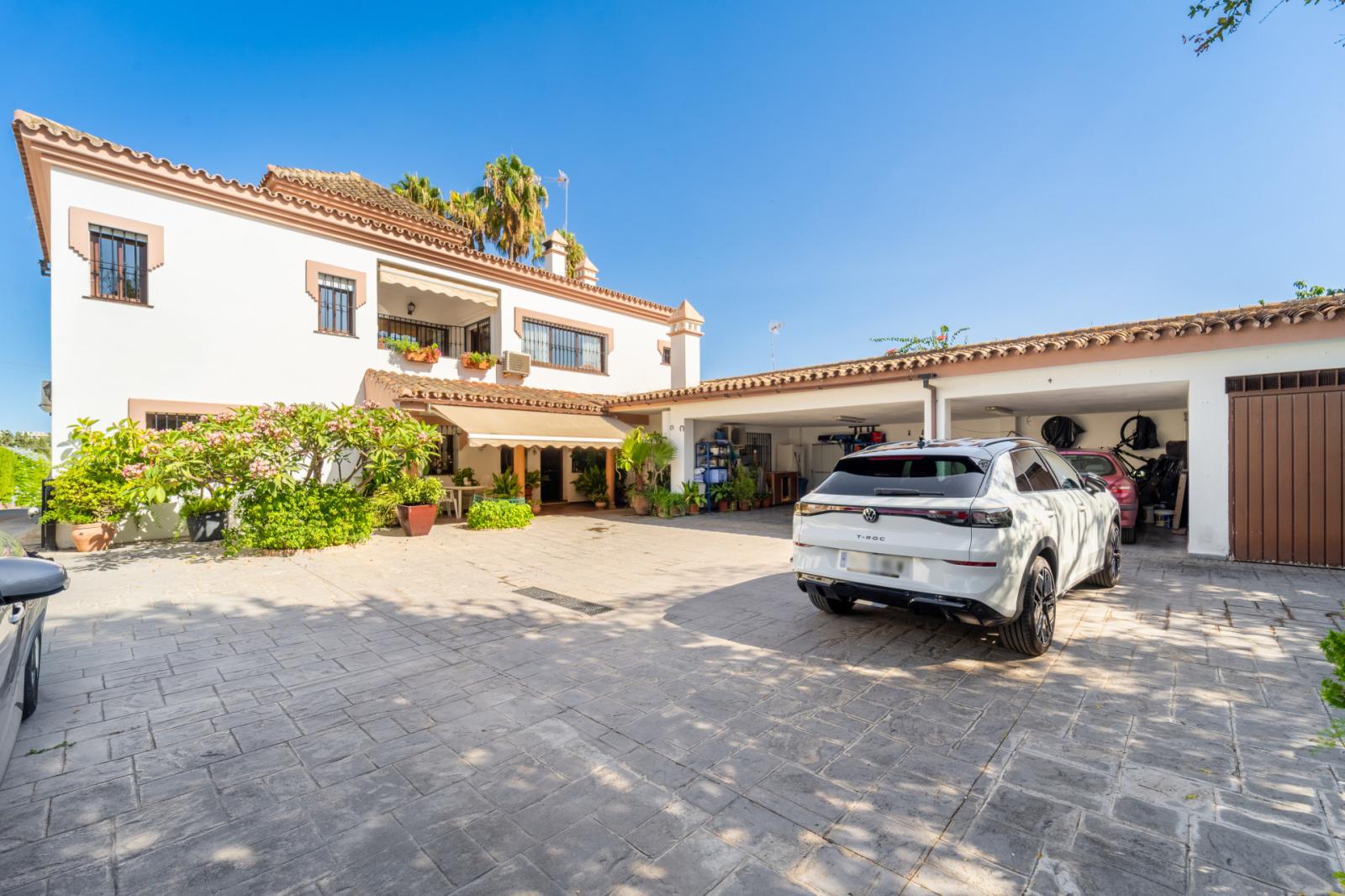 Semi-detached House for Sale in Marbella