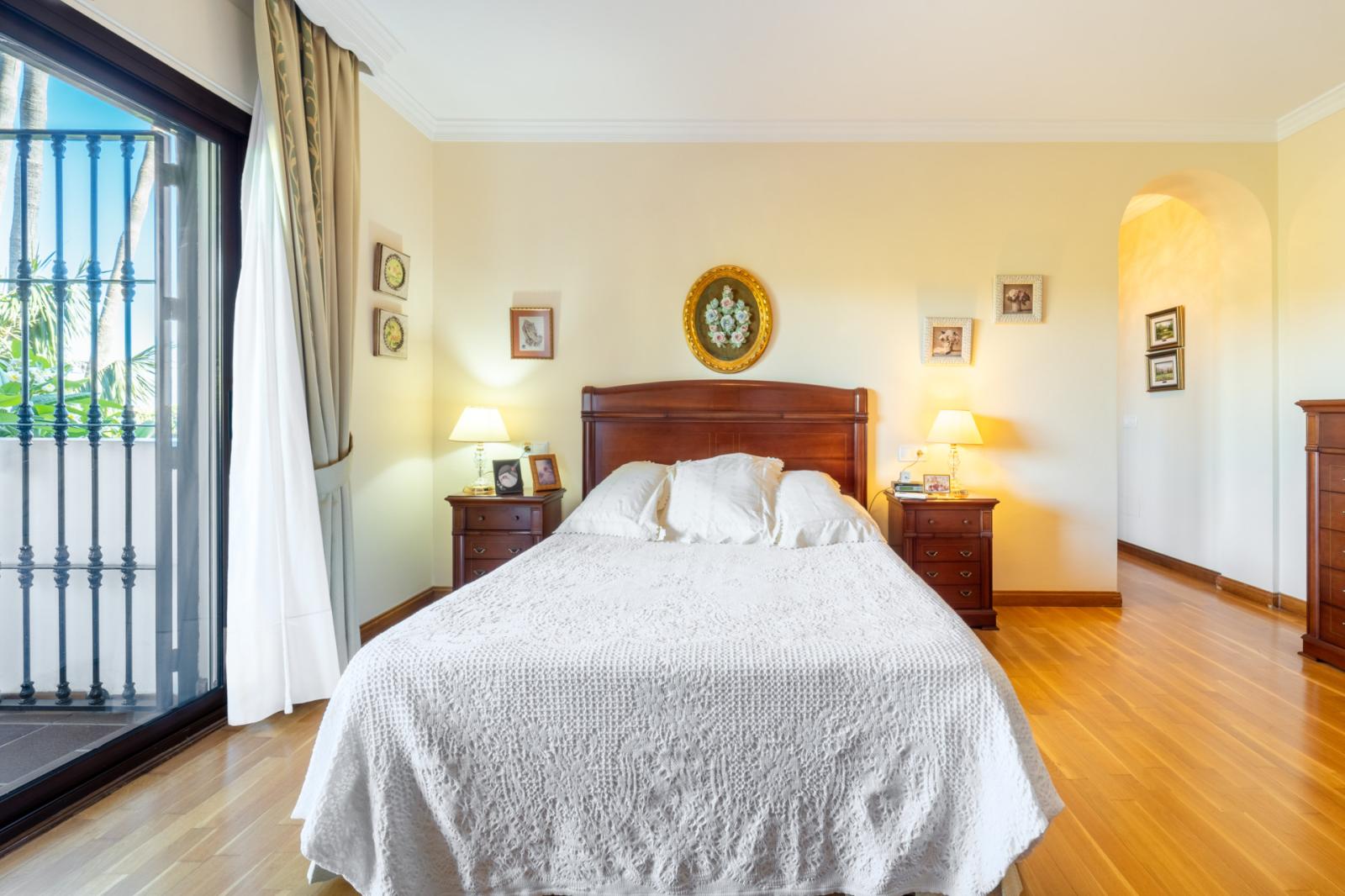 Semi-detached House for Sale in Marbella