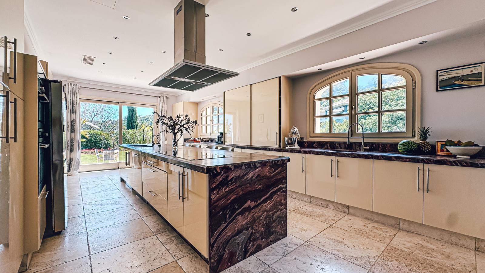 Villa for Sale in Benahavís