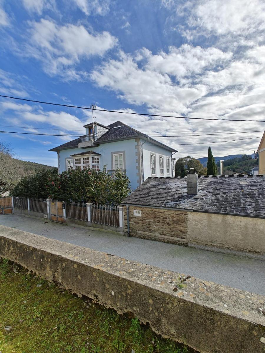 Chalet for Sale in Trabada