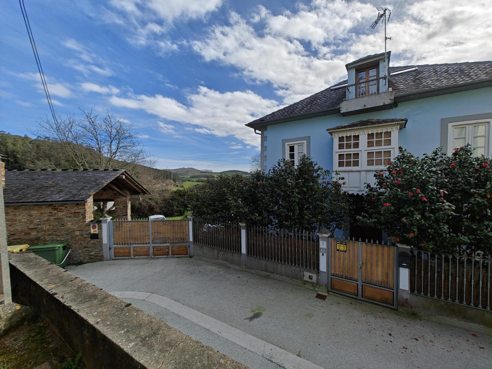 Chalet for Sale in Trabada