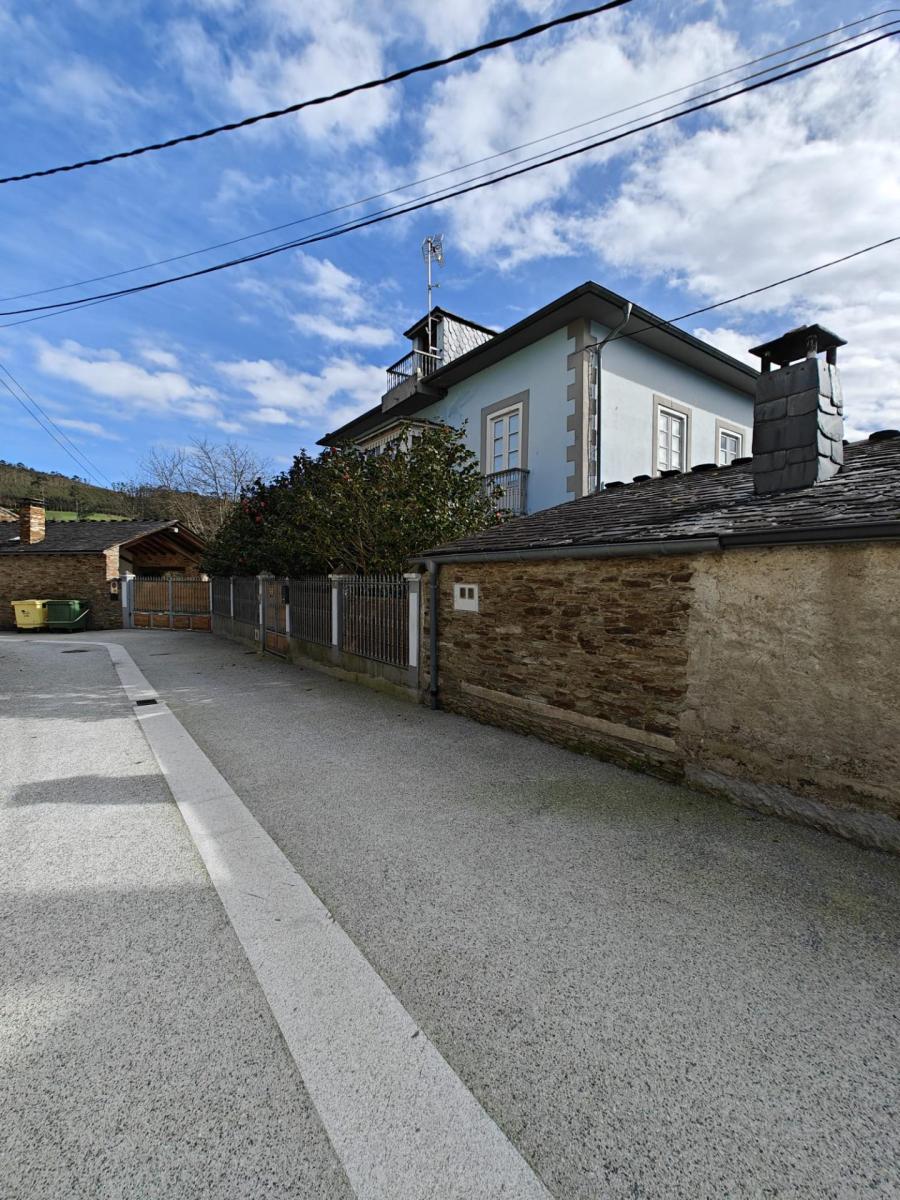 Chalet for Sale in Trabada