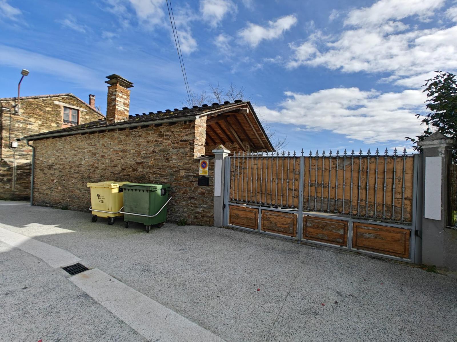 Chalet for Sale in Trabada
