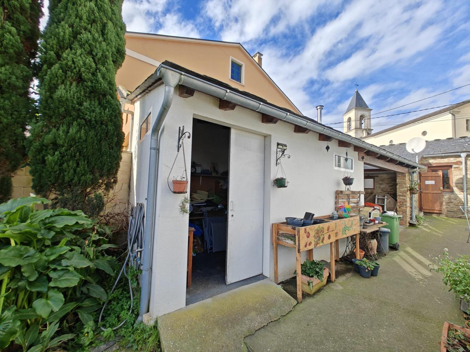 Chalet for Sale in Trabada