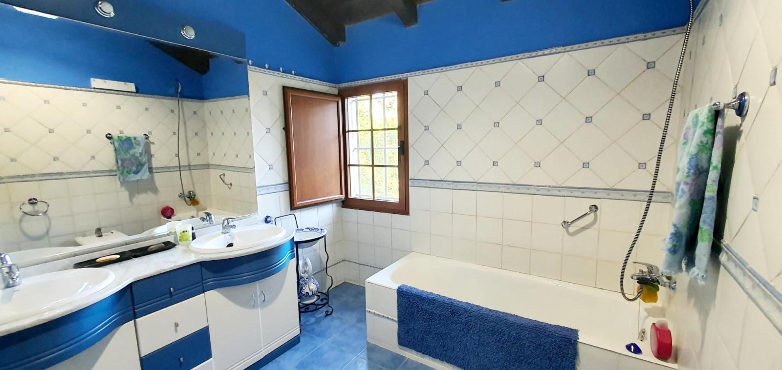 House for Sale in Castropol