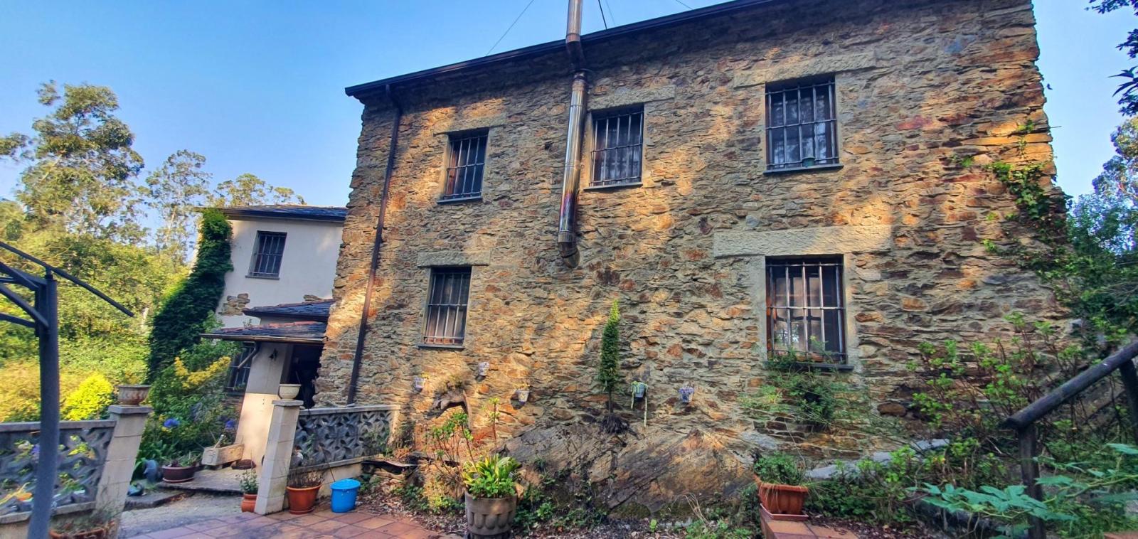 House for Sale in Castropol
