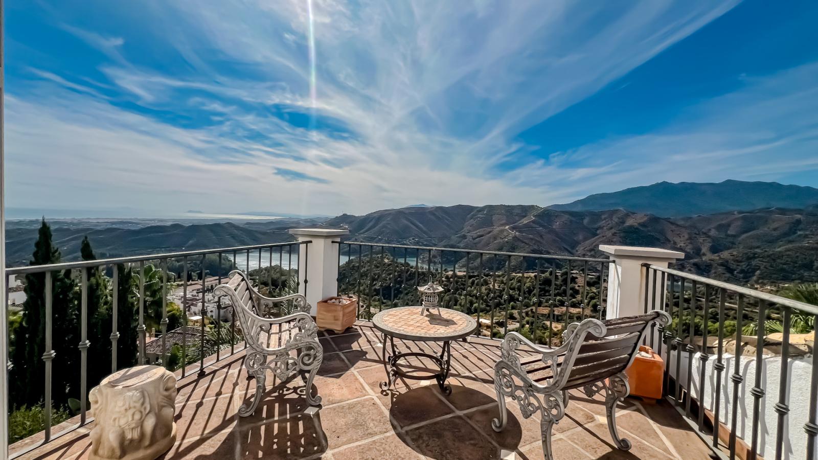Villa for Sale in Istán