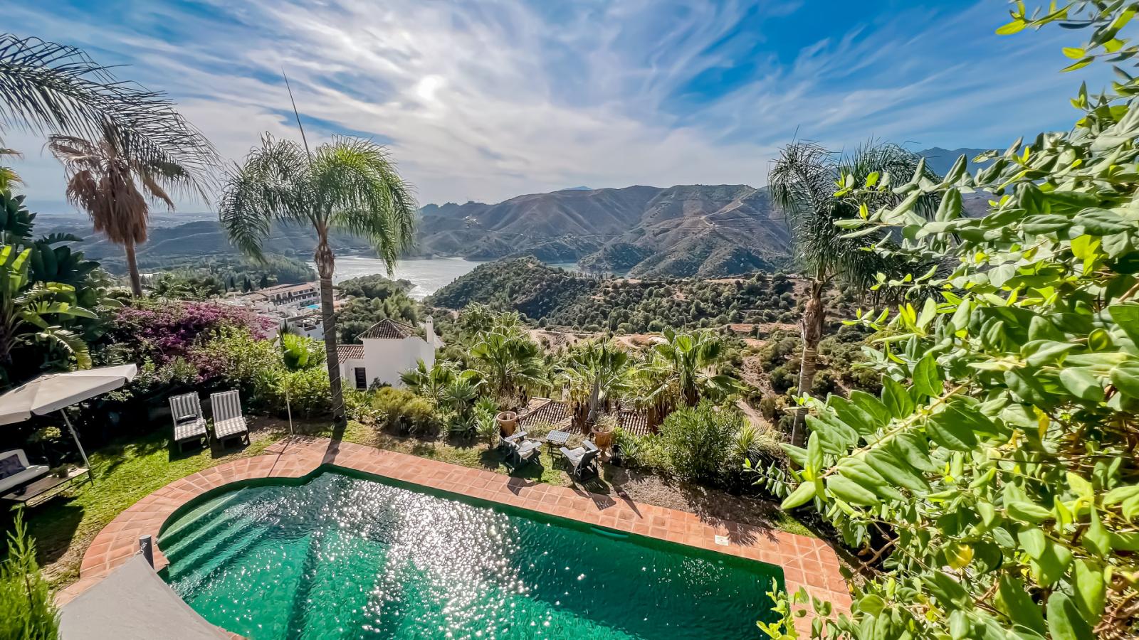 Villa for Sale in Istán