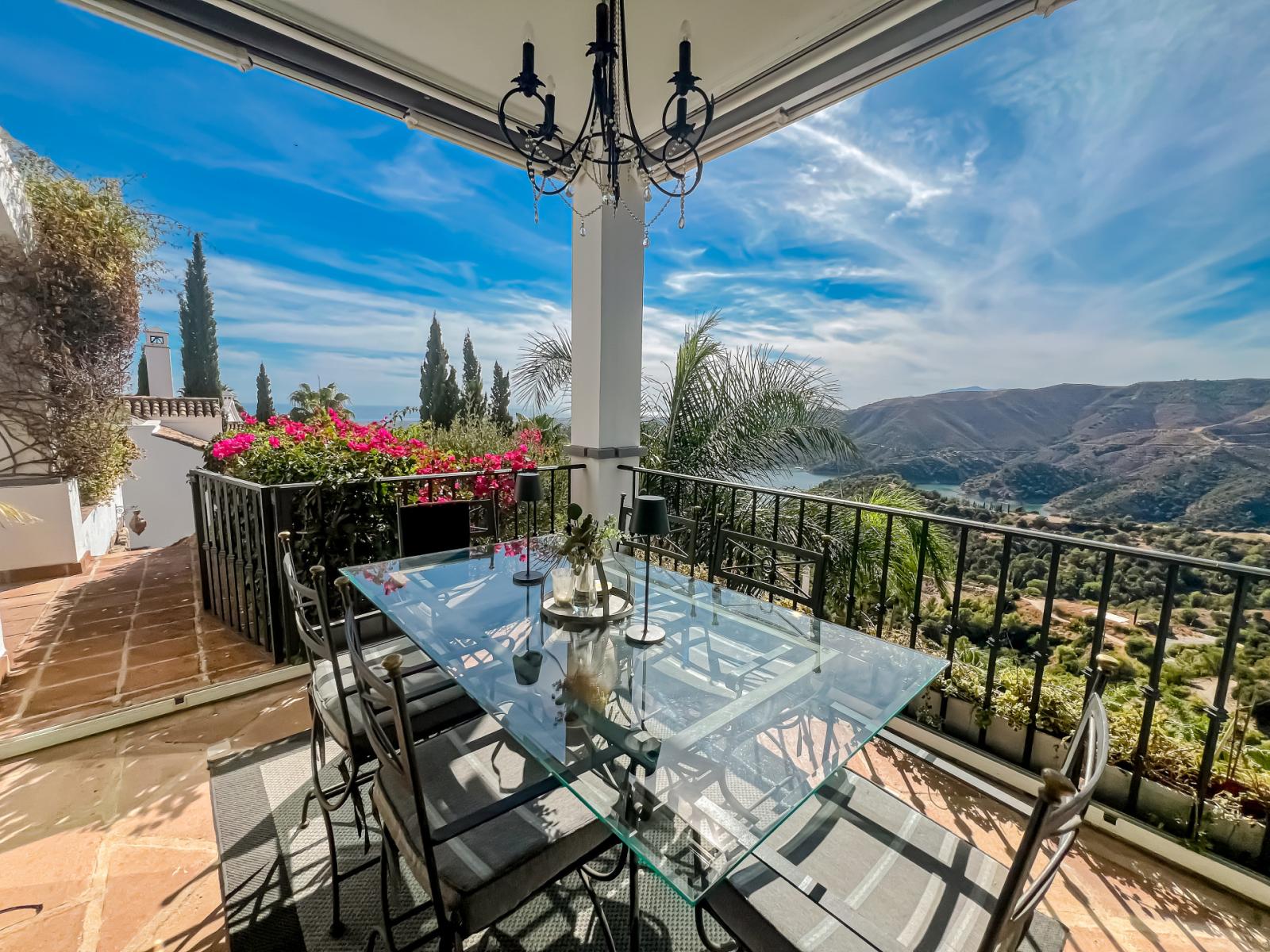 Villa for Sale in Istán