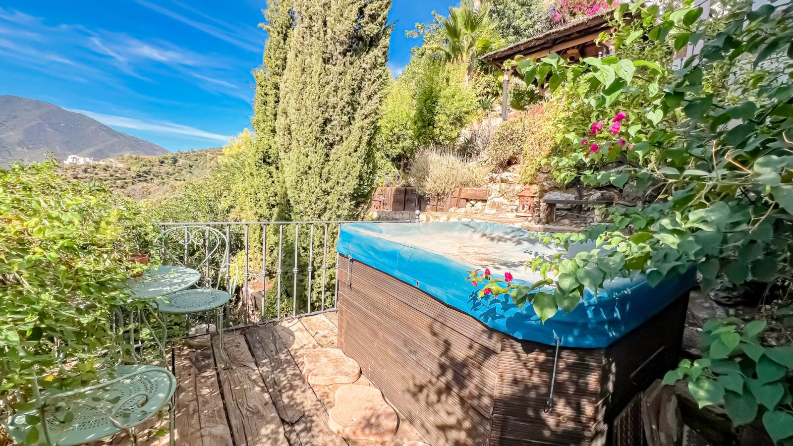 Villa for Sale in Istán