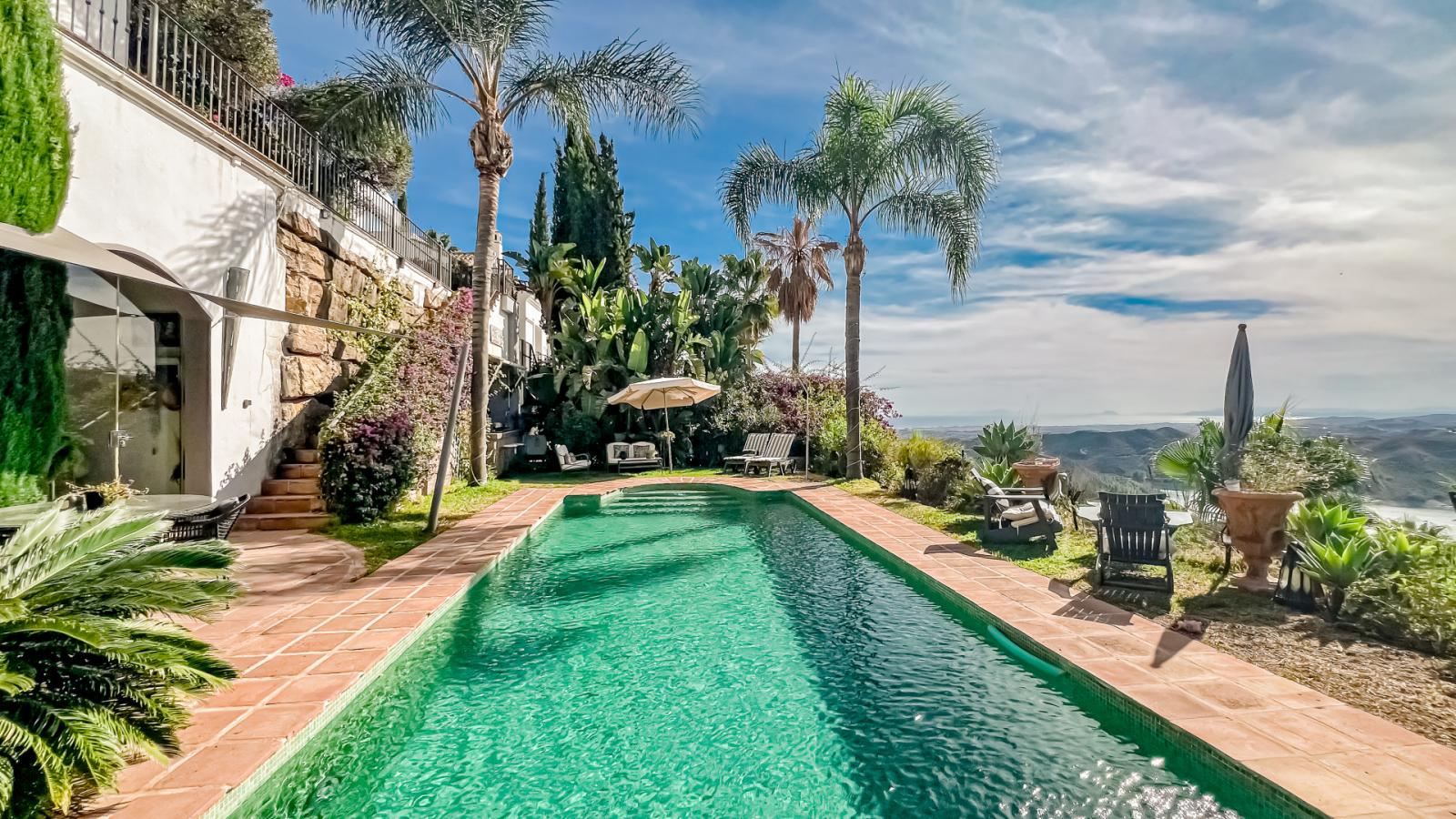 Villa for Sale in Istán