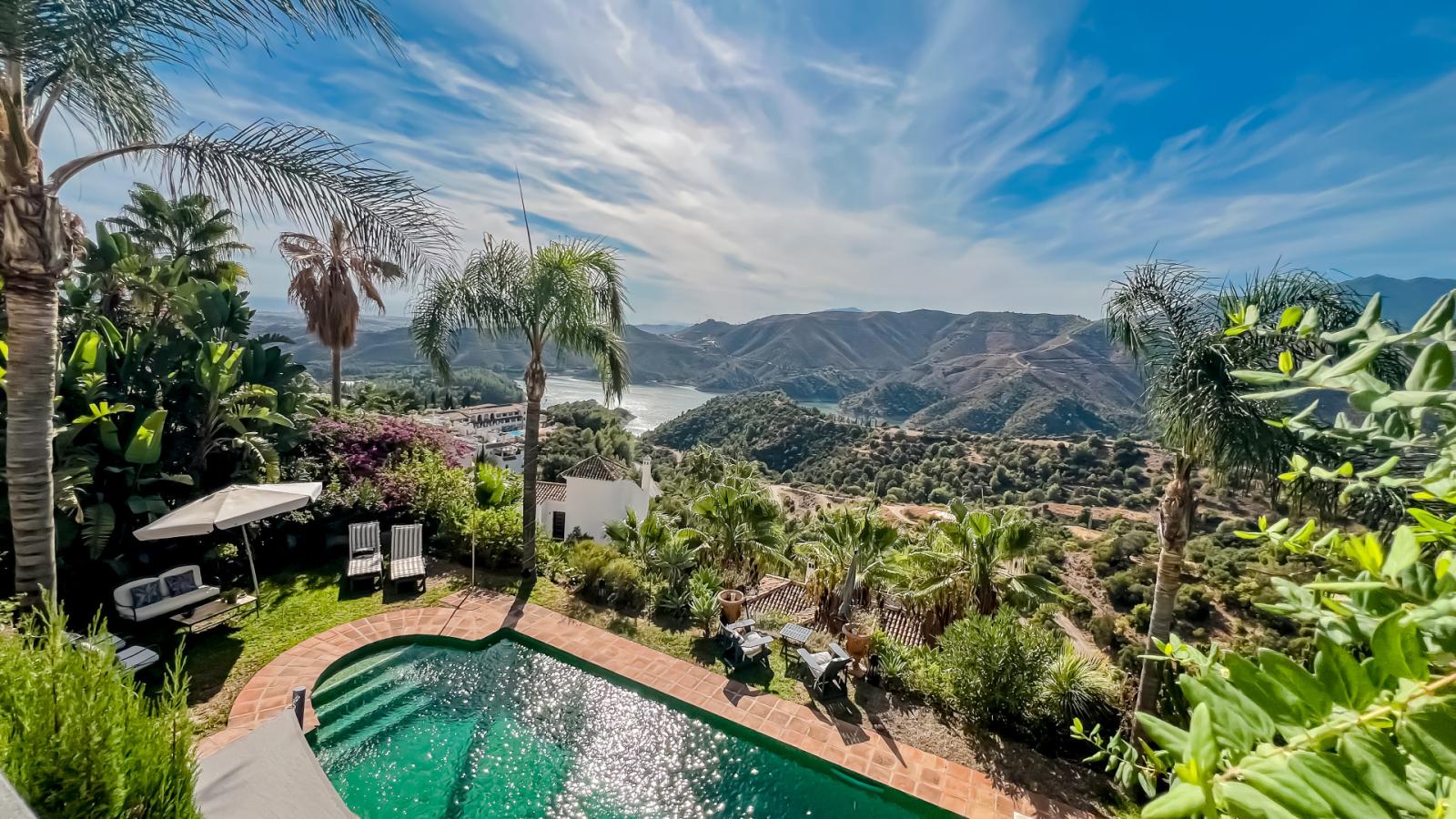 Villa for Sale in Istán