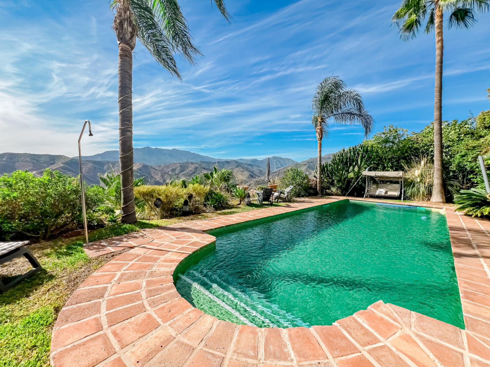 Villa for Sale in Istán