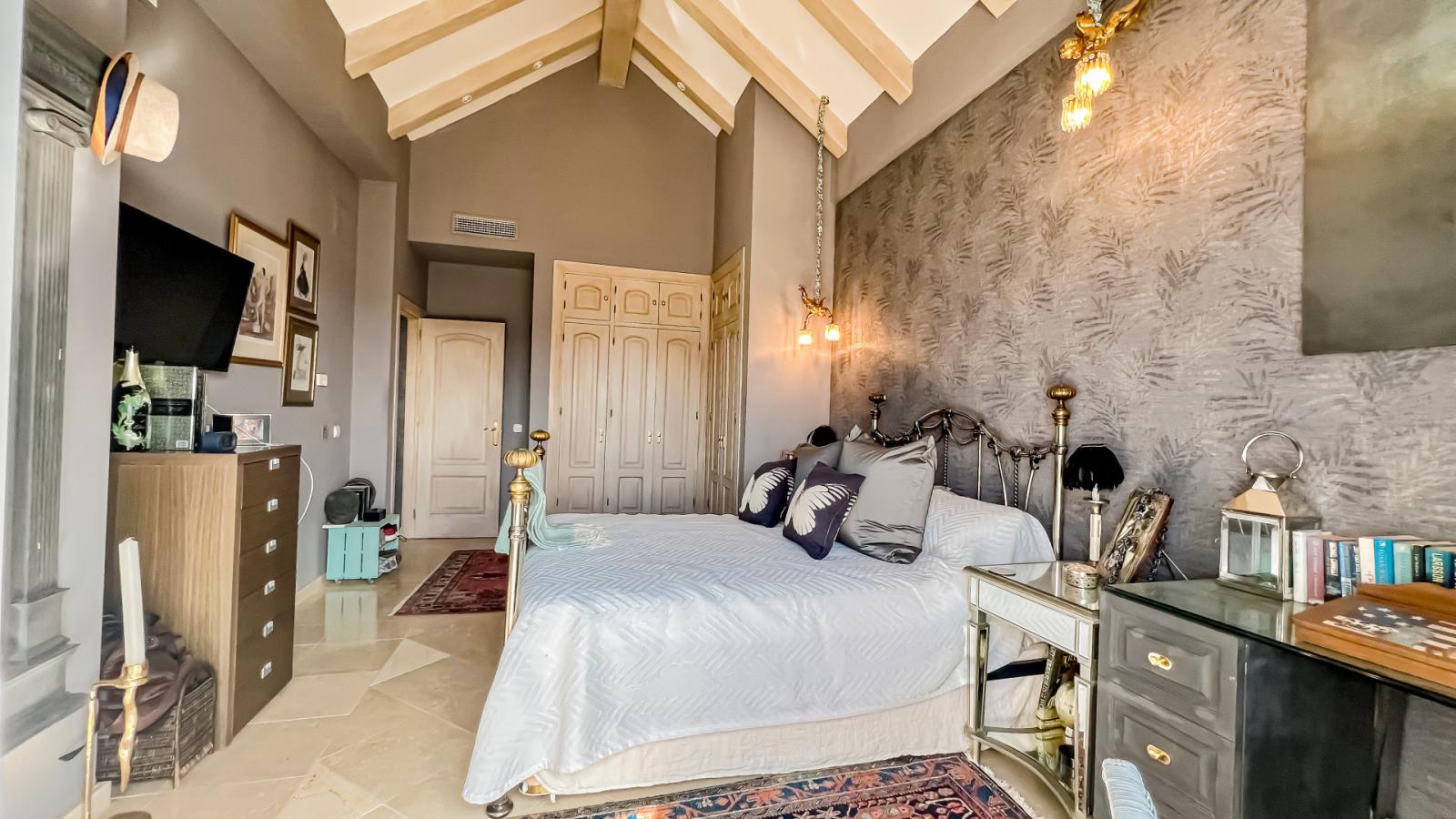Villa for Sale in Istán