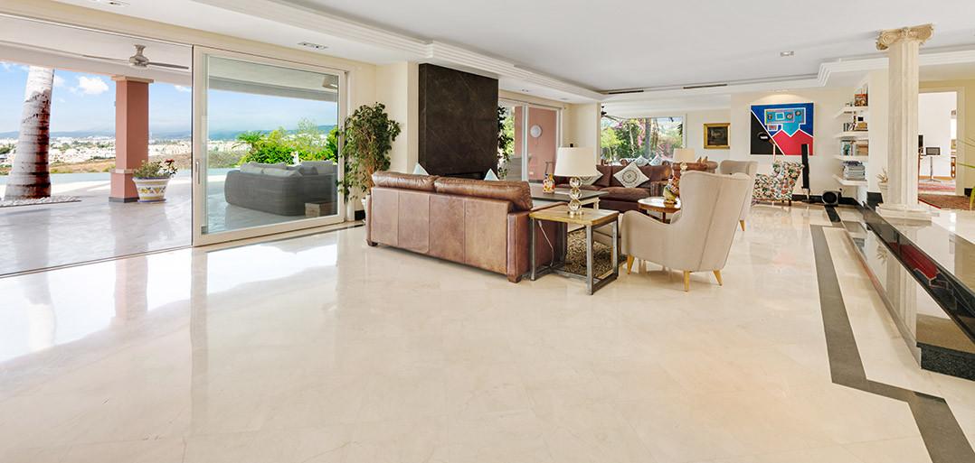 Villa for Sale in Estepona